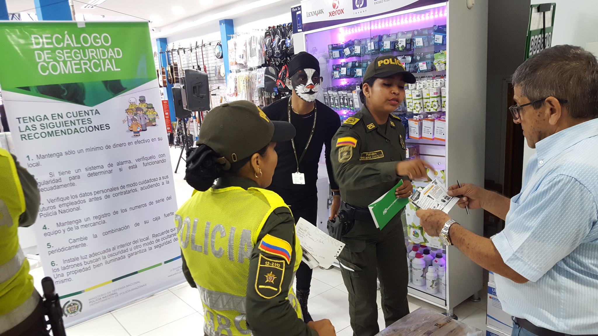 Los locales comerciales dedicados a la venta y reparación de accesorios son alertados 