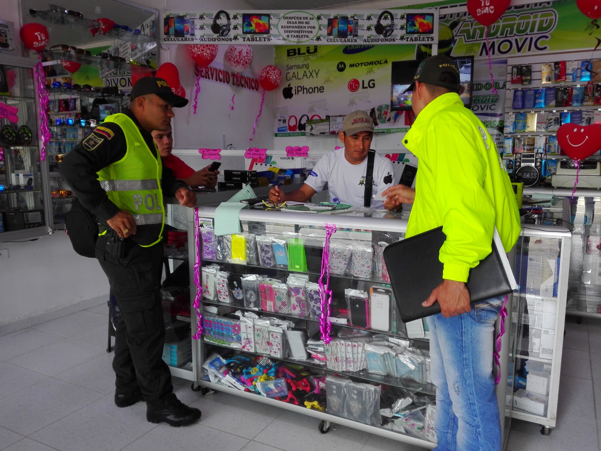 Los locales comerciales dedicados a la venta y reparación de accesorios son alertados 