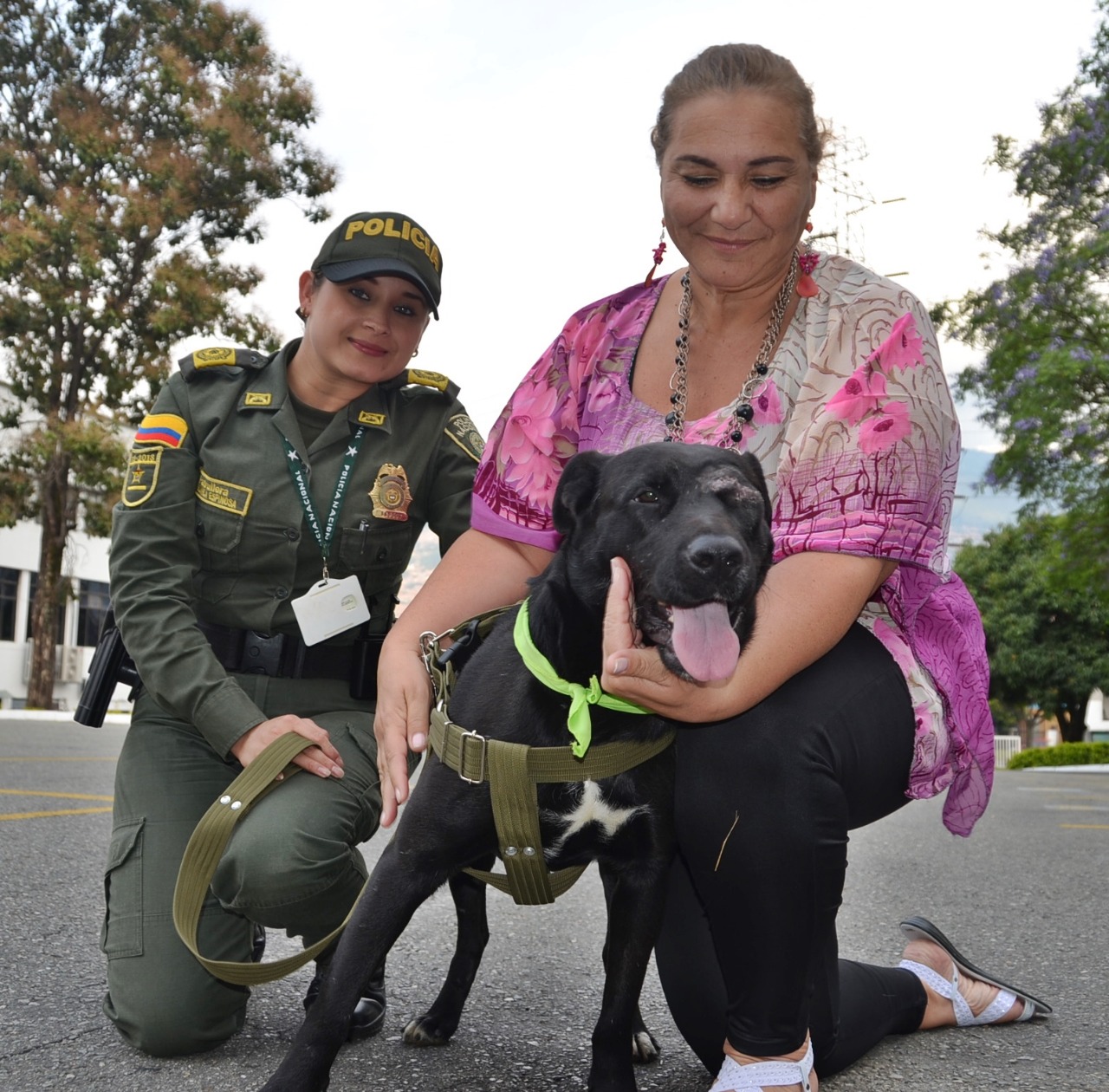 Perro-atacado-con-machete-fue-adoptado-por-una-patrullera-3