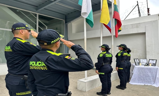 Honramos a nuestros compañeros caídos, a sus familias, a sus seres queridos, con un compromiso inquebrantable: no olvidaremos su sacrificio.