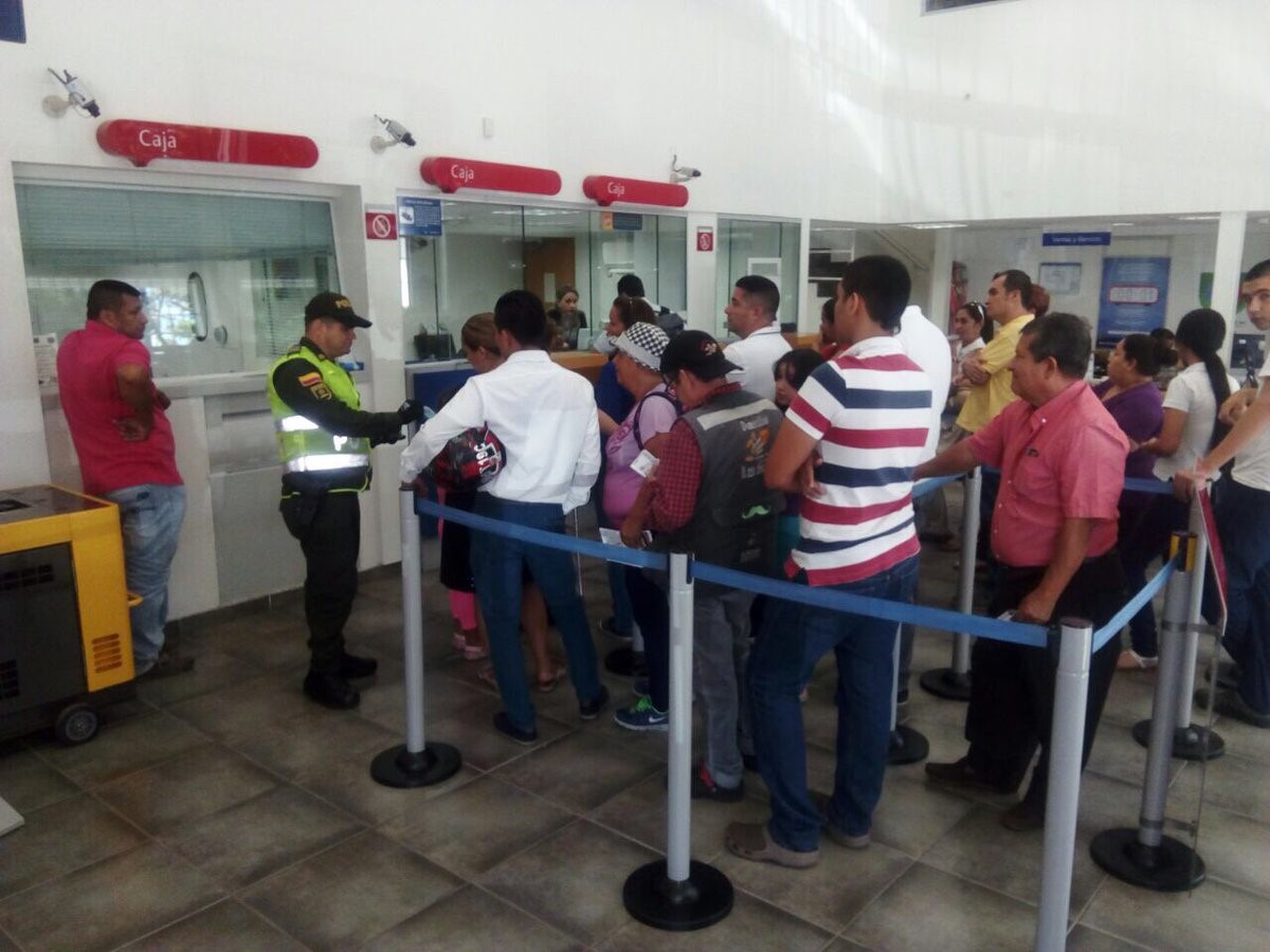 Al momento de retirar su dinero tenga presente siempre a las autoridades