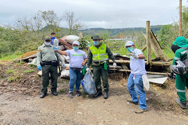 Acción interinstitucional para recuperar la ribera del río Otún.