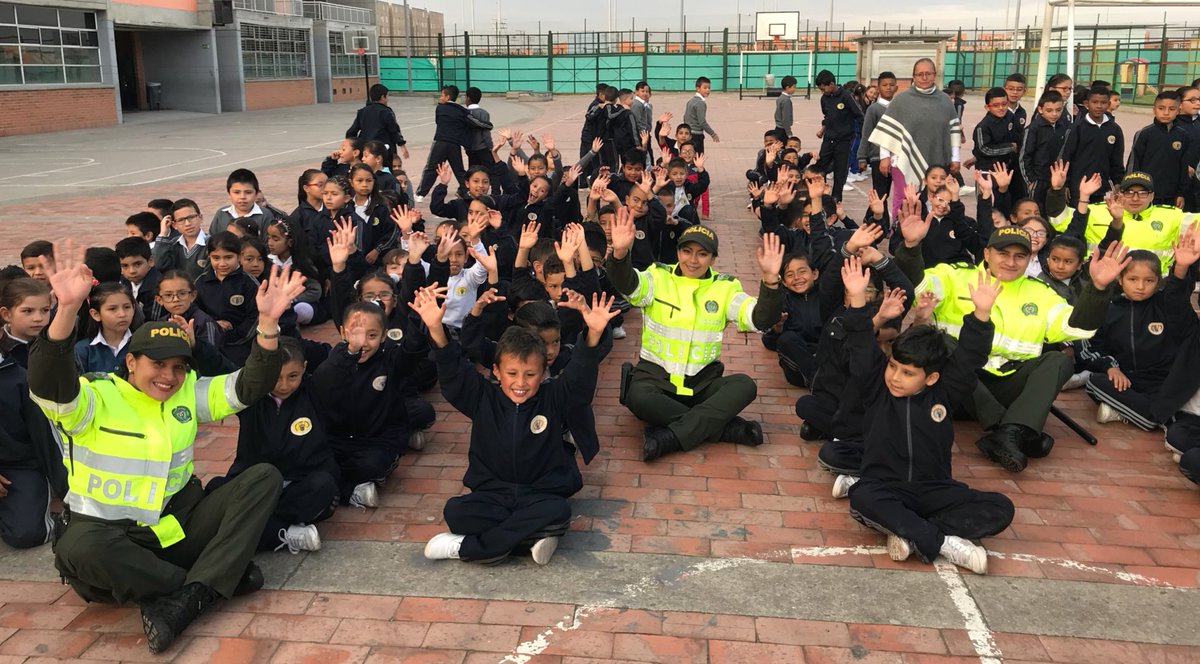 regreso-a-clases-en-compañia-de-la-policia