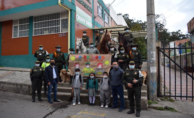 Verificando_medidas_de_bioseguridad_y_entrega_de_útiles_escolares