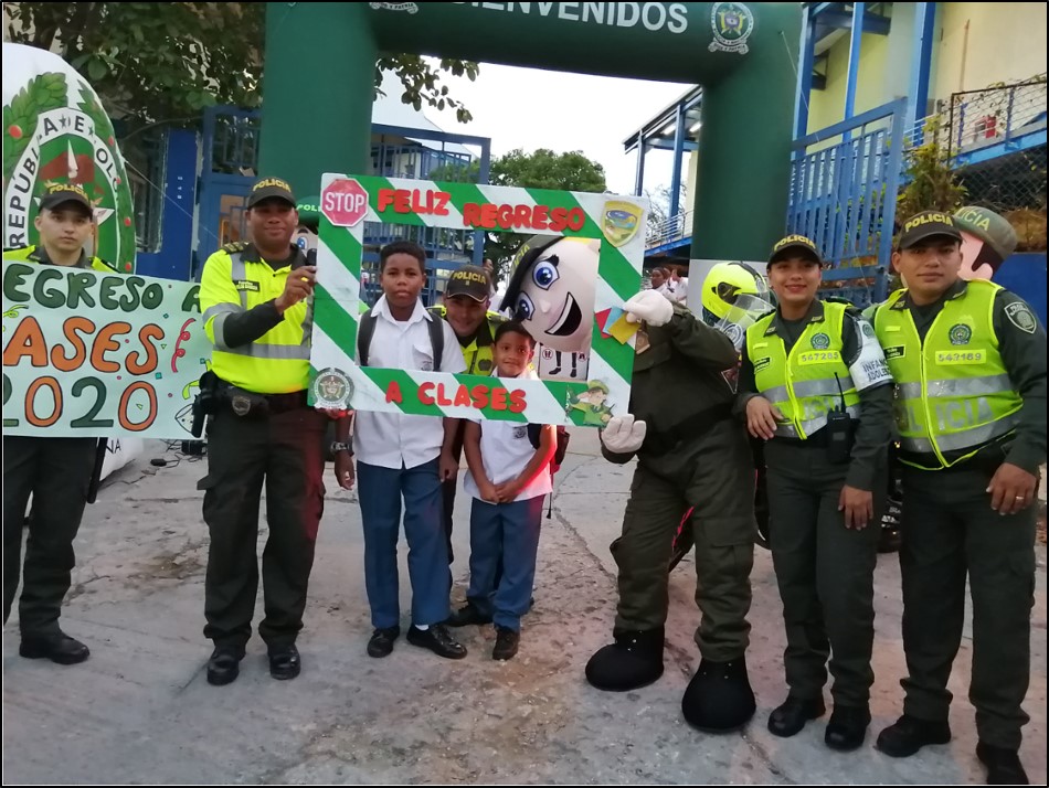 Acompañamos a los estudiantes del Instituto Bolivariano a su primer dia de clases