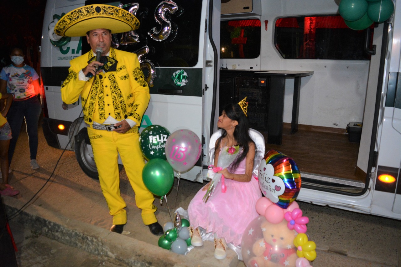 “Reina de colores”, la linda quinceañera de Magangué 