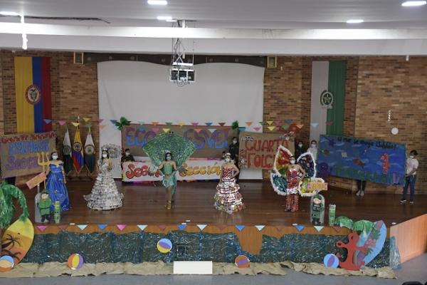 Reinado “ecoenchufate con el medio ambiente ESVEL”