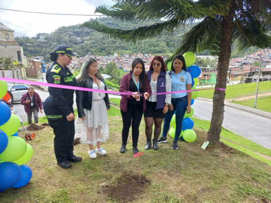Mayor Sandra Cardona Nieto; representación del trabajo de la Mujer Policía 