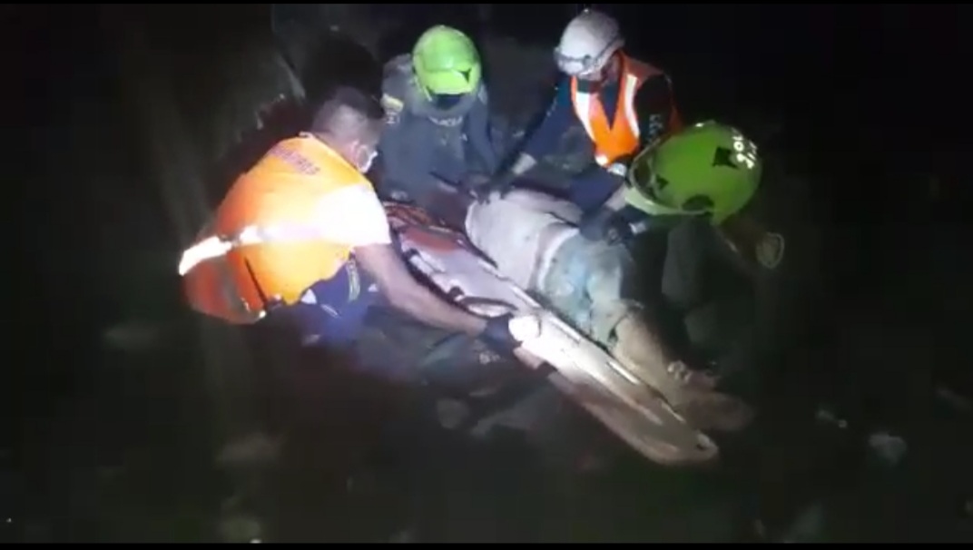 La rápida reacción de los policías con apoyo de bomberos  permitió preservar  la vida del ciudadano