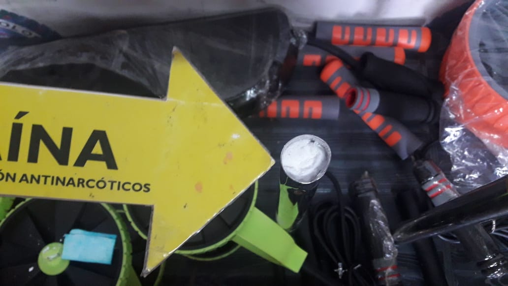En-siete-artículos-para-hacer-deportes-hallamos -nueve-gramos-de-cocaína-en-su-interior