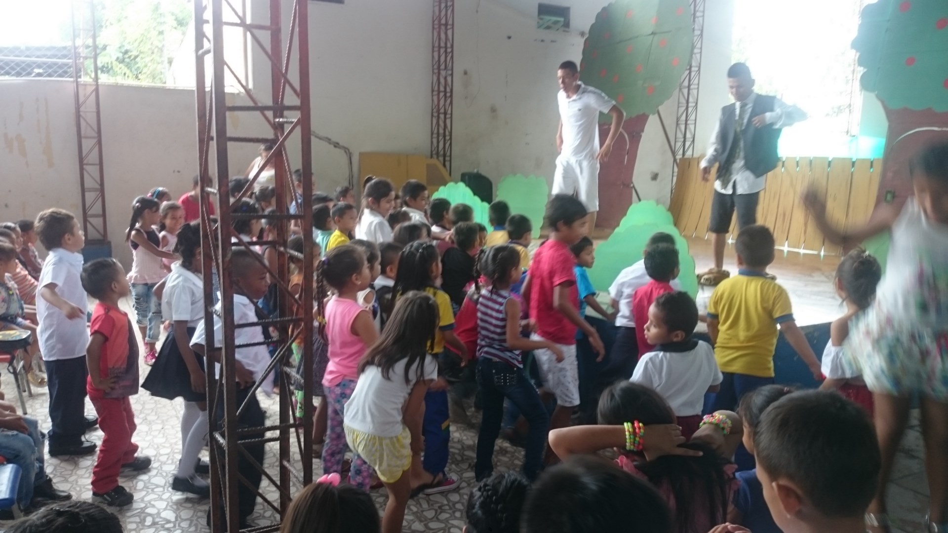 rin renacuajo y la Policía 