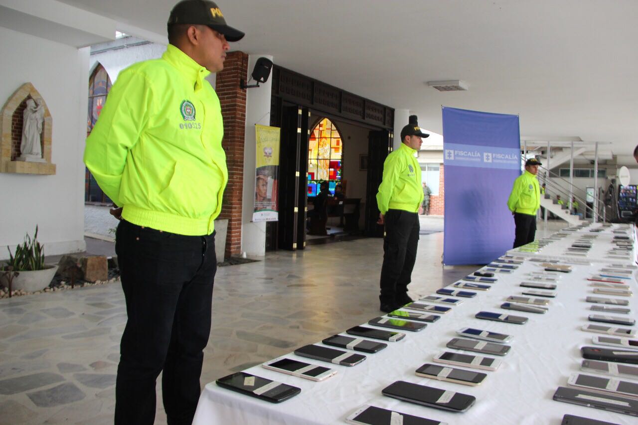 01-11-2017-entregaton-de-celulares-recuperados-en-bogota