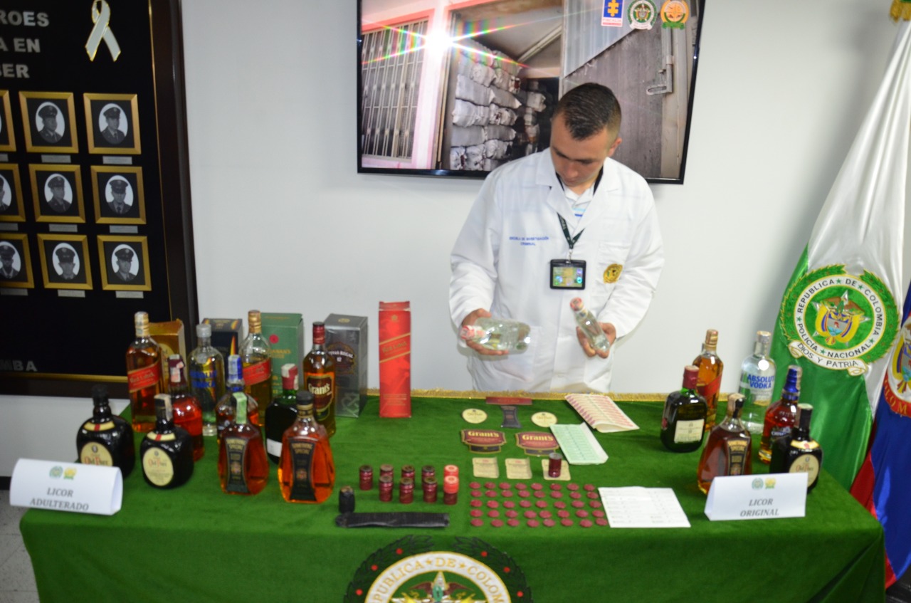 Rueda de prensa caso licor adulterado y de contrabando