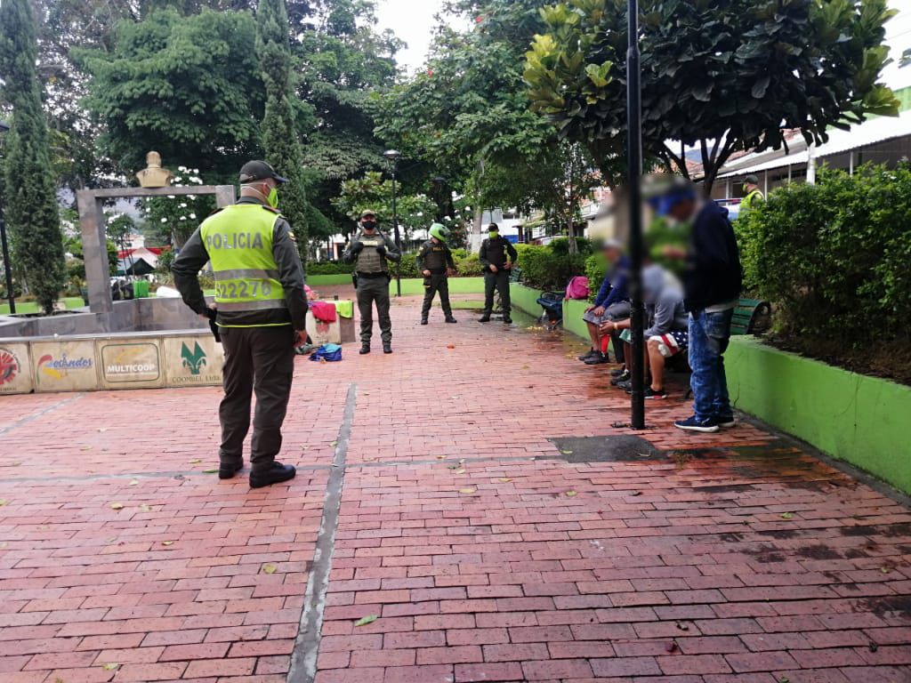 cinco personas por infringir el aislamiento preventivo obligatorio