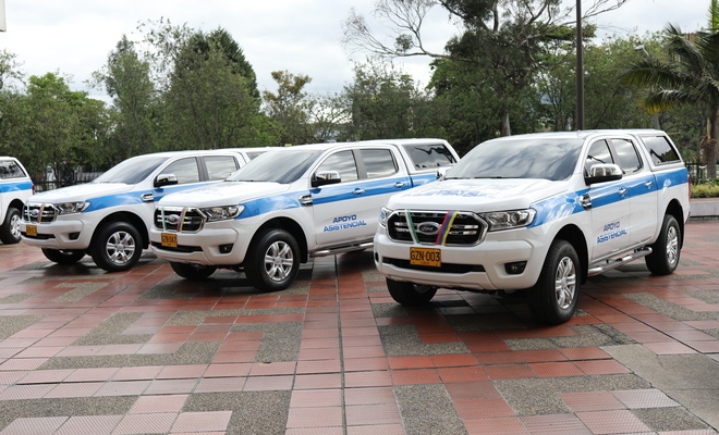 se realizó la entrega de 10 camionetas 4x4 para fortalecer el programa de salud operacional de la Dirección de Sanidad de la Policía Nacional 