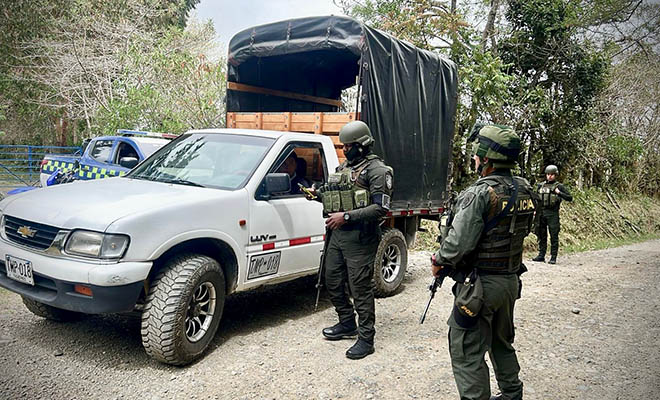 La Policía mantiene presencia activa con patrullajes, controles móviles y verificación de antecedentes para prevenir delitos.