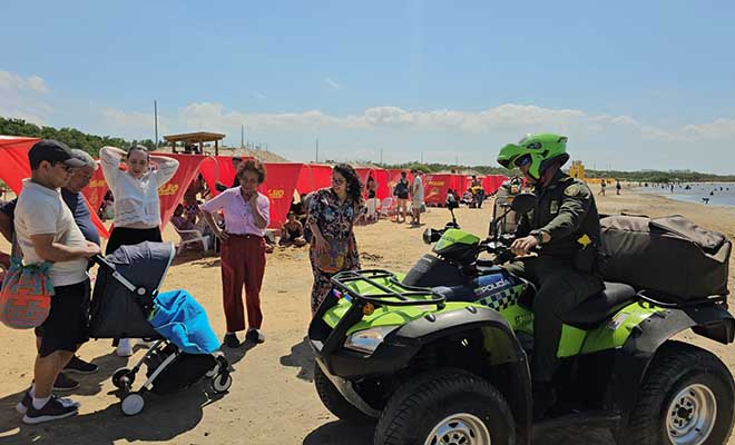 Uniformados desplegados en las playas de puerto mucho, velando por la seguridad de los ciudadanos que vienen a disfrutar en esta temporada decembrina. 