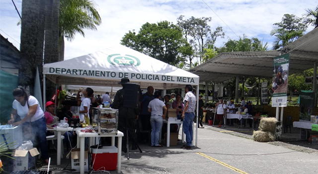 La Policía Nacional-realizó-el-séptimo-mercado campesino-en-el-Meta
