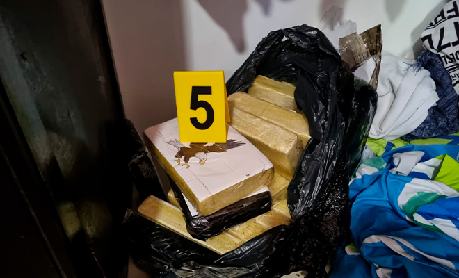 Fueron incautados más de 20 kilos de cocaína de alta pureza, material de guerra y elementos de intendencia militar.