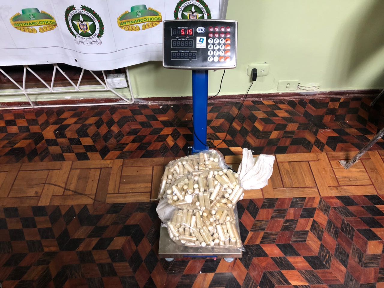 Simulando-un-viaje-de-turismo-fue-sorprendida-familia-que-trasportaba-heroína-hacia-Ecuador