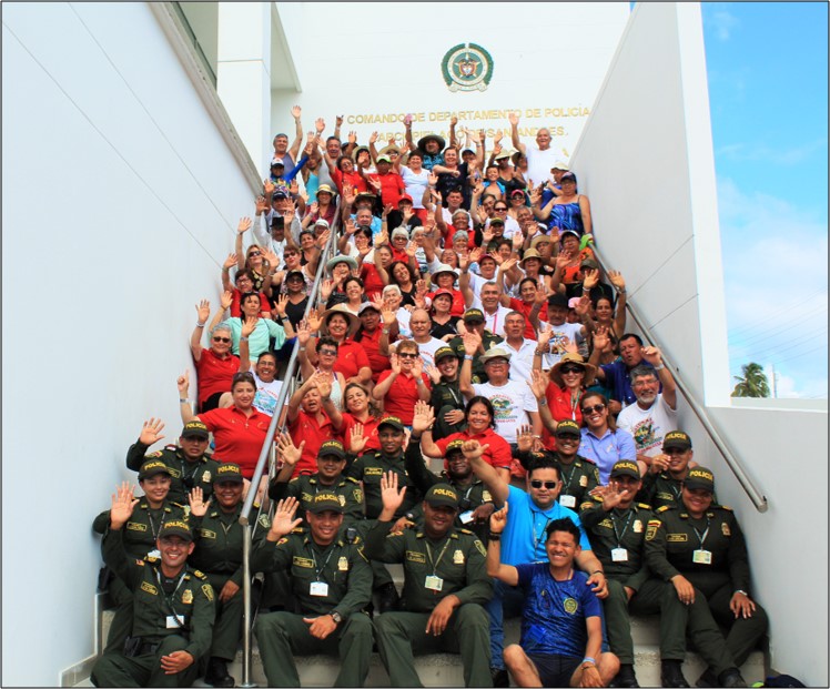 Somos una Policía Para la Gente y recibimos a los próximos bachilleres de la tercera edad 