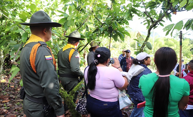 Carabineros y cacaoteros, unidos para generar confianza, equidad y progreso