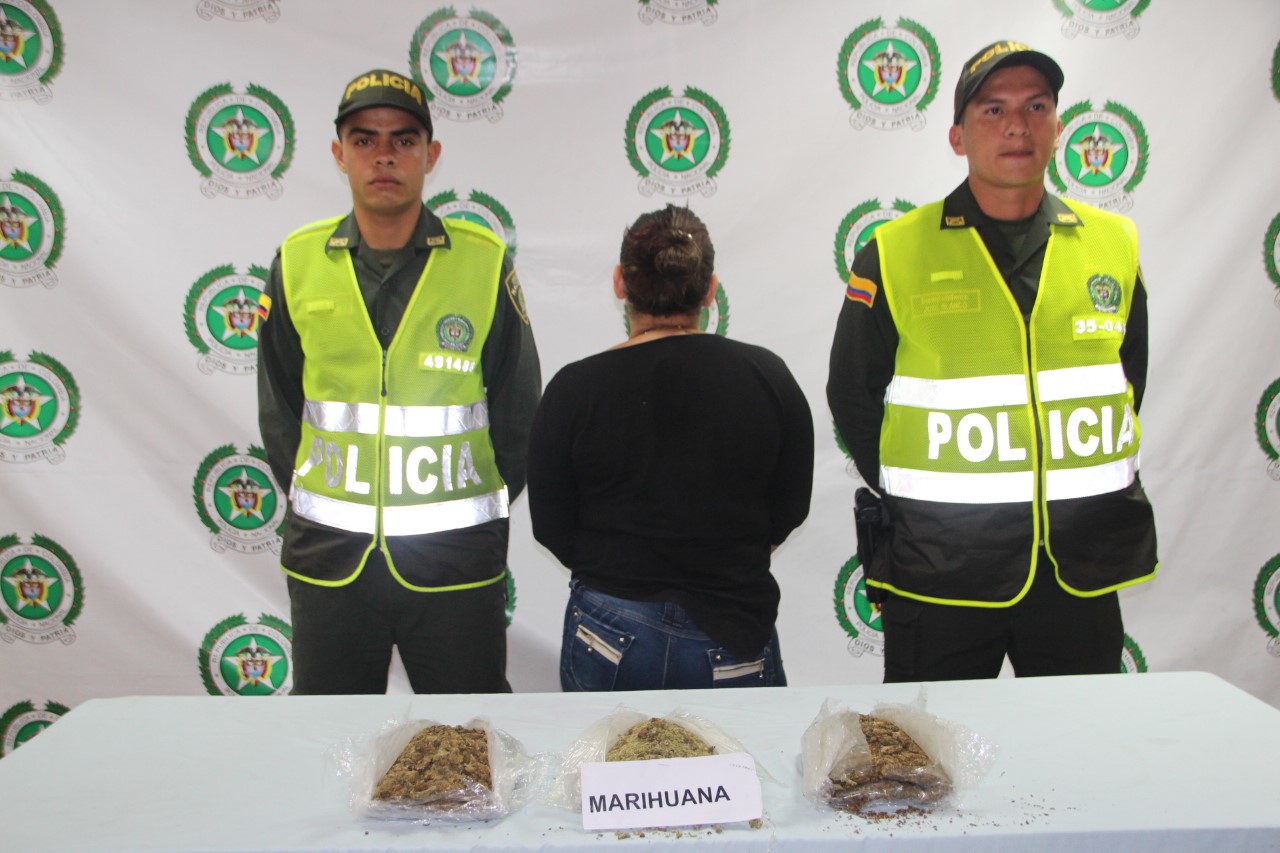 Capturada mujer con 300 dosis de marihuana