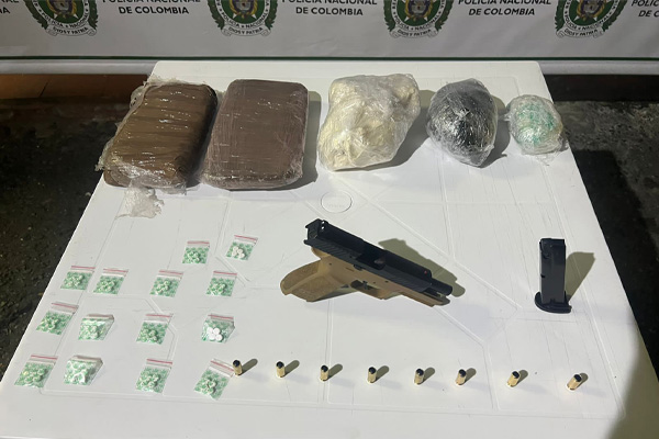 un-arma-de-fuego-y-mas-de-tres-kilogramos-de-estupefacientes-incautados