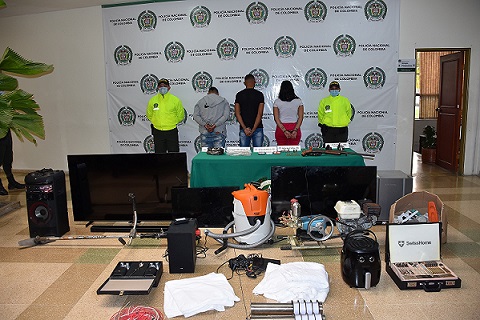 Tres personas capturadas y la recuperación de varios elementos