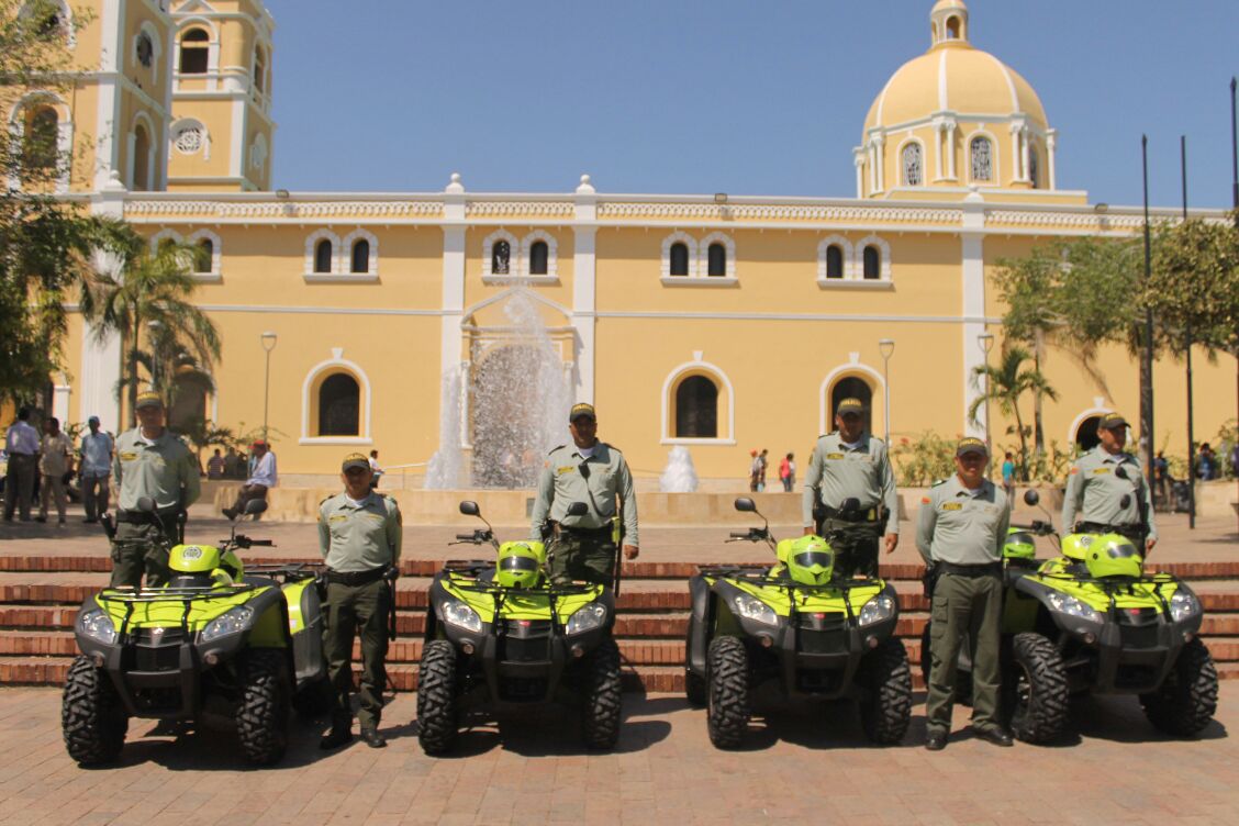 policias-de-turismo-brindando-seguridad-a-los-turistas