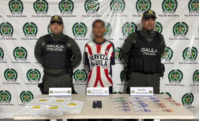 El detenido de 22 años de edad era el encargado de la distribución de panfletos intimidatorios.