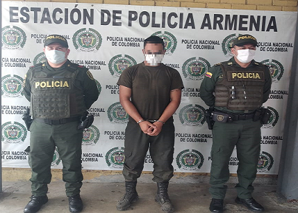 persona capturada por uso ilegal de uniformes