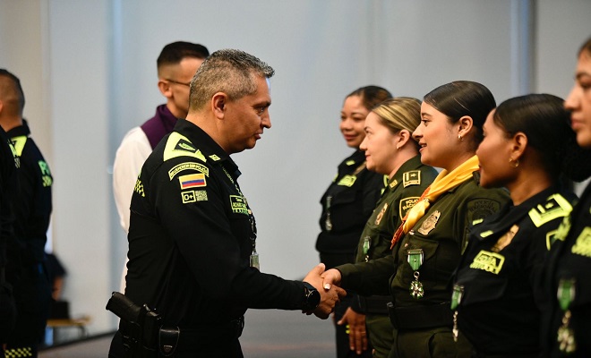 Uniformados condecorados con servicios distinguidos