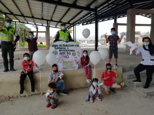 Uniformados_en_Barbosa_adelanta_la_campaña_“abre_tus_ojos_ no_al_reclutamiento_infantil”_4