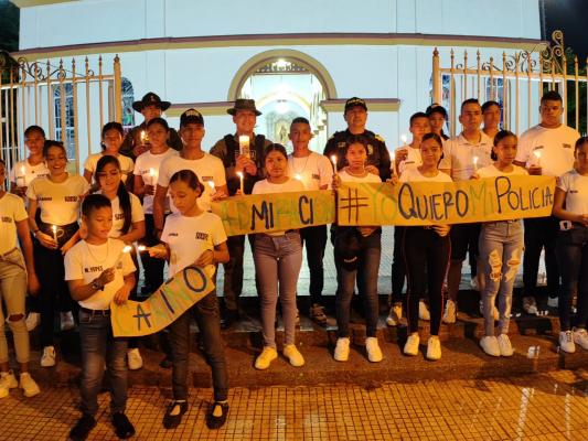 Sentido homenaje a los hombres y mujeres de la institución