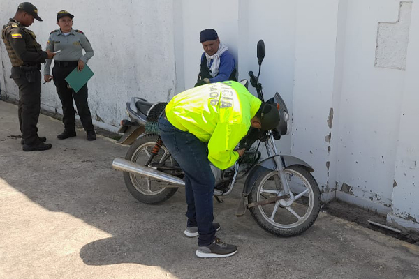 Verificación motocicleta en El Carmen de Bolívar.