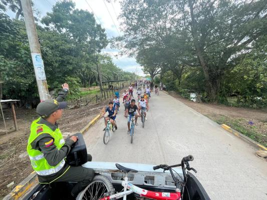 Vía principal del municipio de Rioviejo 