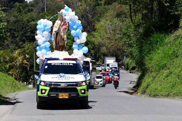 Escuela de Carabineros participo del desfile de la Virgen del Carmen