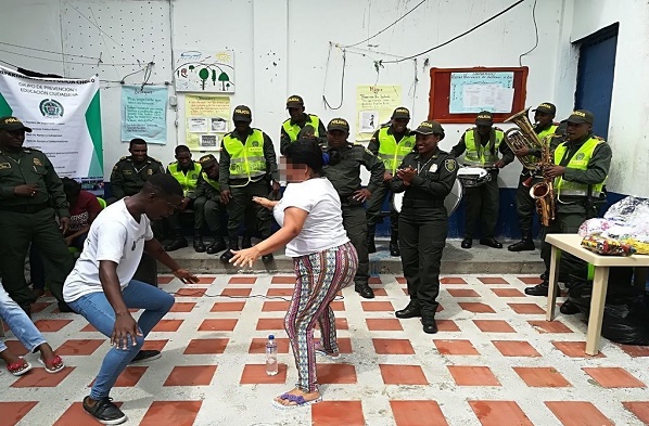 Grupo-de-prevención-y-educación-ciudadana-de-la-policía-nacional-y-el-SENA-regional-Chocó-llegamos-hasta-la-cárcel-Anayancy-de-Quibdó