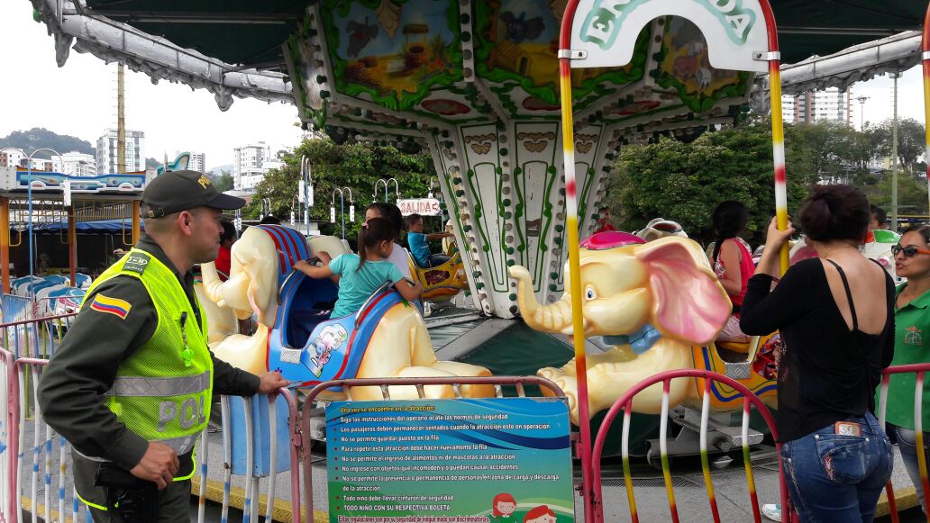 70 niños visitaron el cine, juegos mecanicos y un canal de televisión 