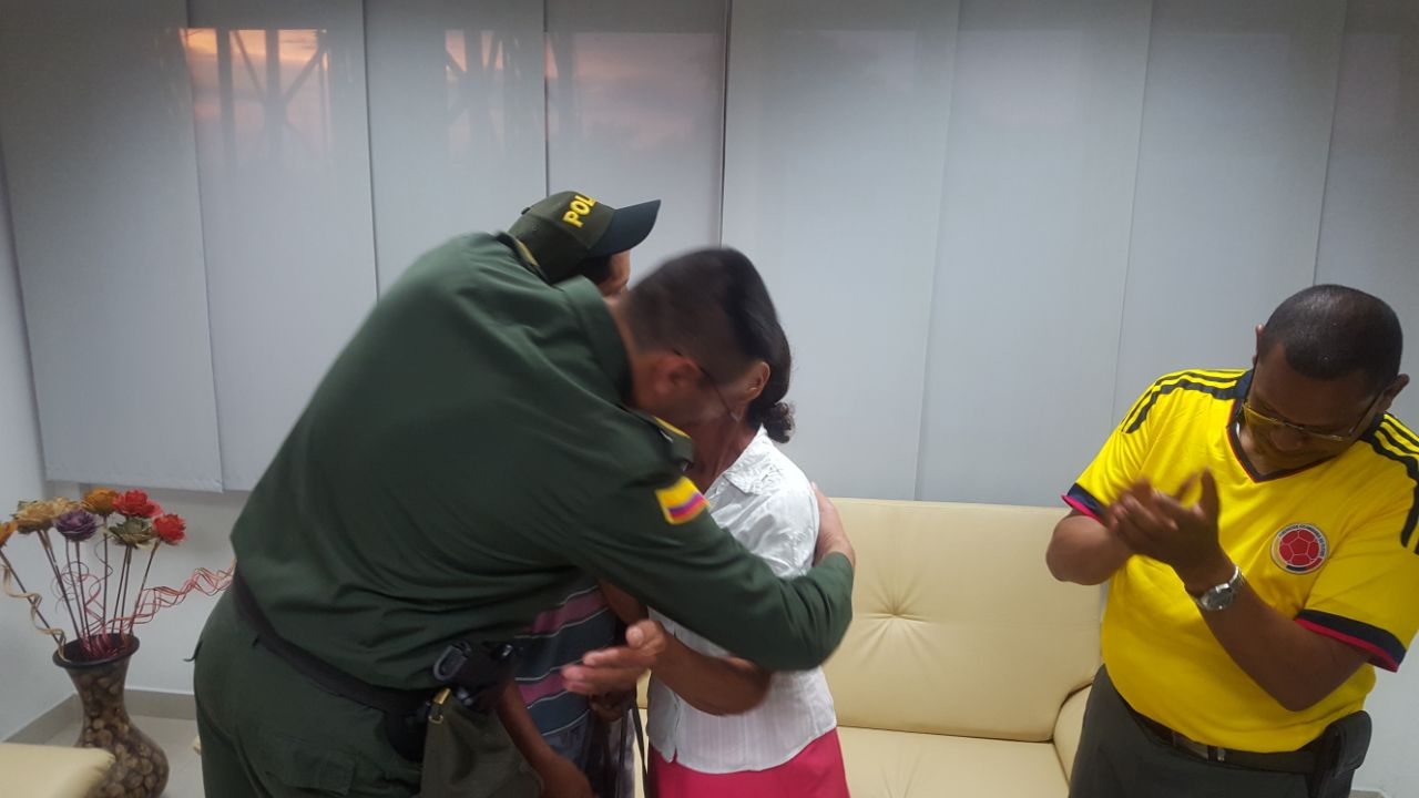 "Gracias  Policía Nacional" fueron las palabras de una madre al nuevamente ver a su hijo.