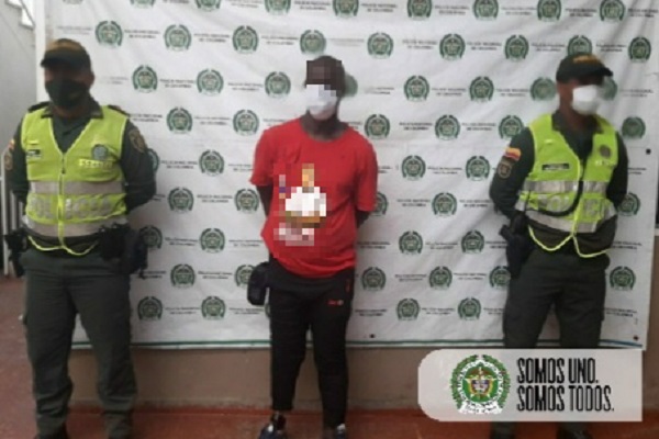 Mediante-acciones-de-la-patrulla-en-casa-dos-hombres-fueron-capturados-por-violencia-intrafamiliar