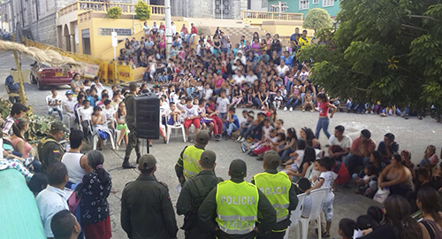 301214-narino-entrega-regalos