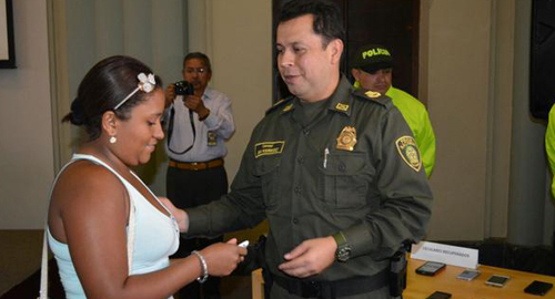 091015-recuperacion-celulares-robados-medellin-entrega