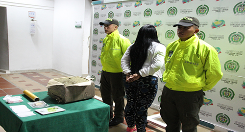 041114-captura-mujer-estupefacientes-bucaramanga-giron