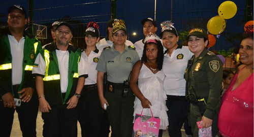 161115-cumpleanos-nina-escasos recuersos-celebro-policia