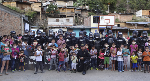 030815-actividad-comunitaria-esmad-ibague