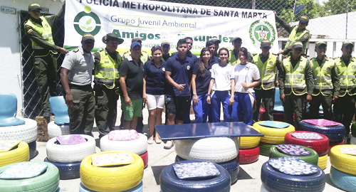 230815-actividad-ambiental-colegio-policia-amigos