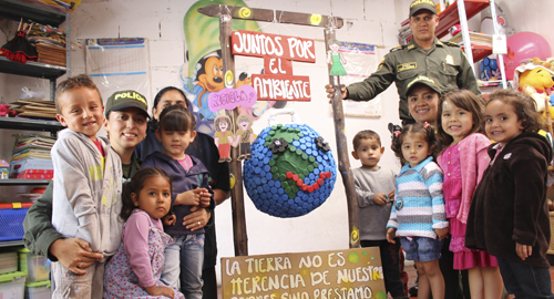 300715-actividad-ambiente-policia-velez-ninos-planeta