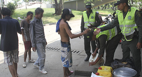 080115-cali-habitantes-calle-almuerzo-desayuno